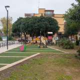 Se non altro su via Damiani nel 2010 � stato realizzato un parchetto con delle giostre